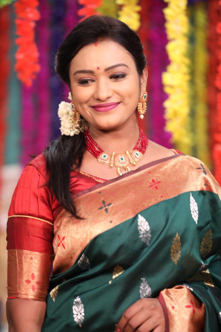 Swathi Crystal Choker