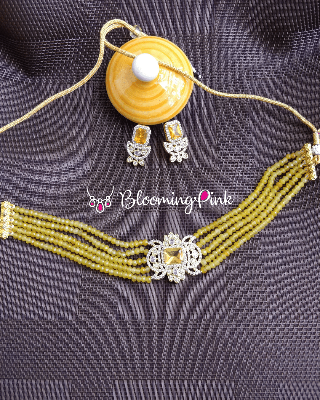 Manavathi Choker