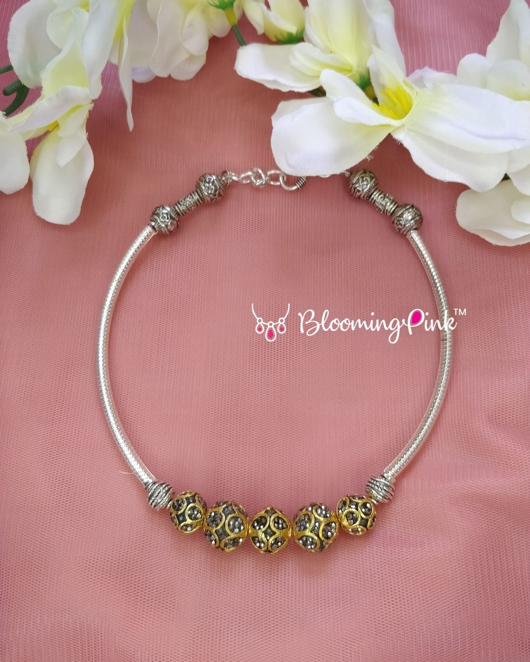 Silver Hasli Paachi Neck cuff