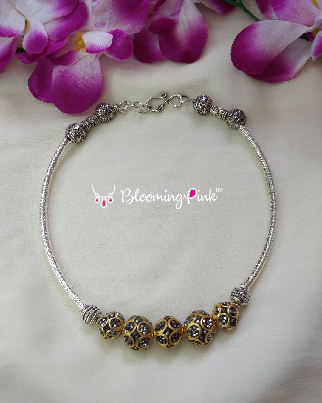 Silver Hasli Paachi Neck cuff