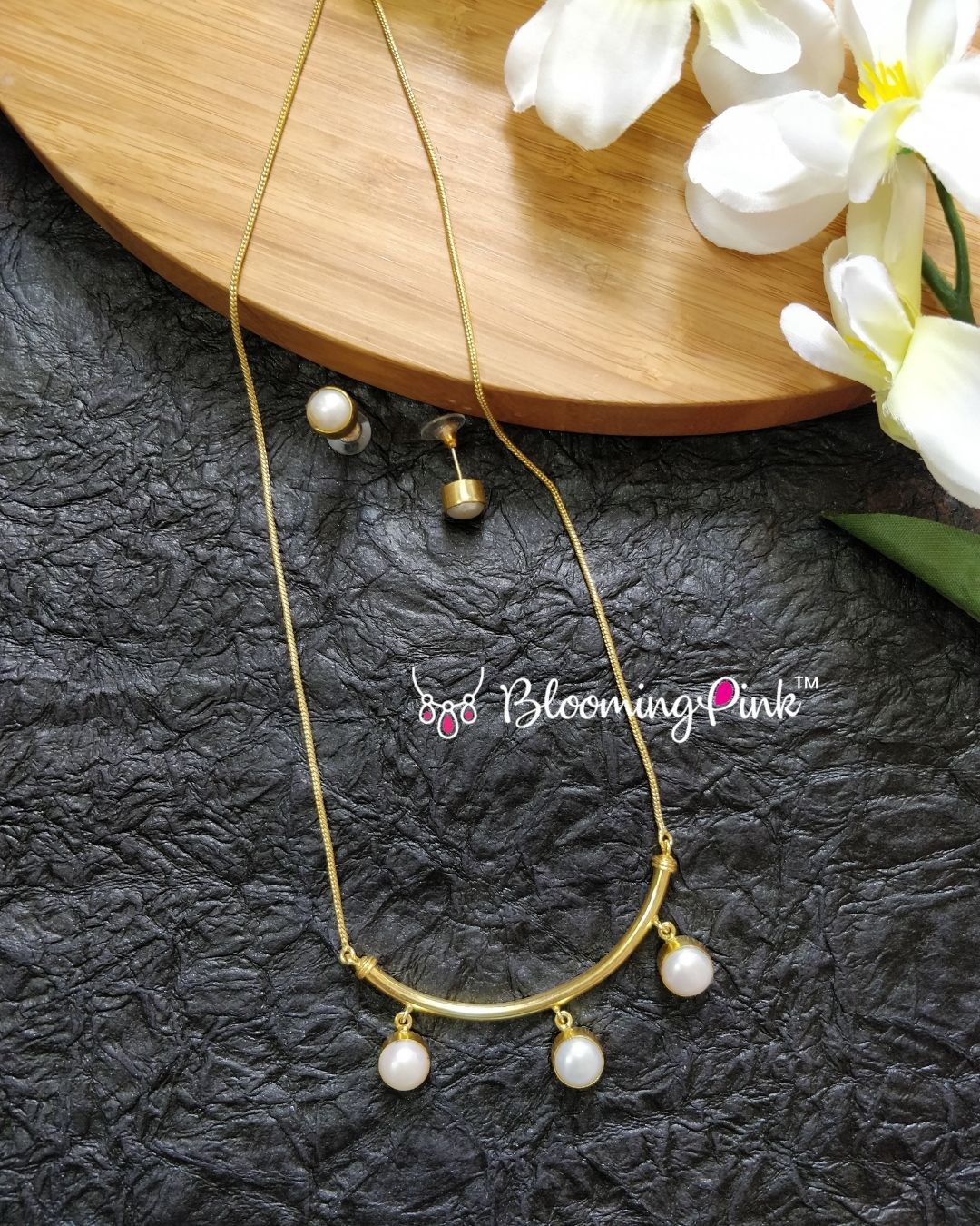 3 Dots Pearl Set