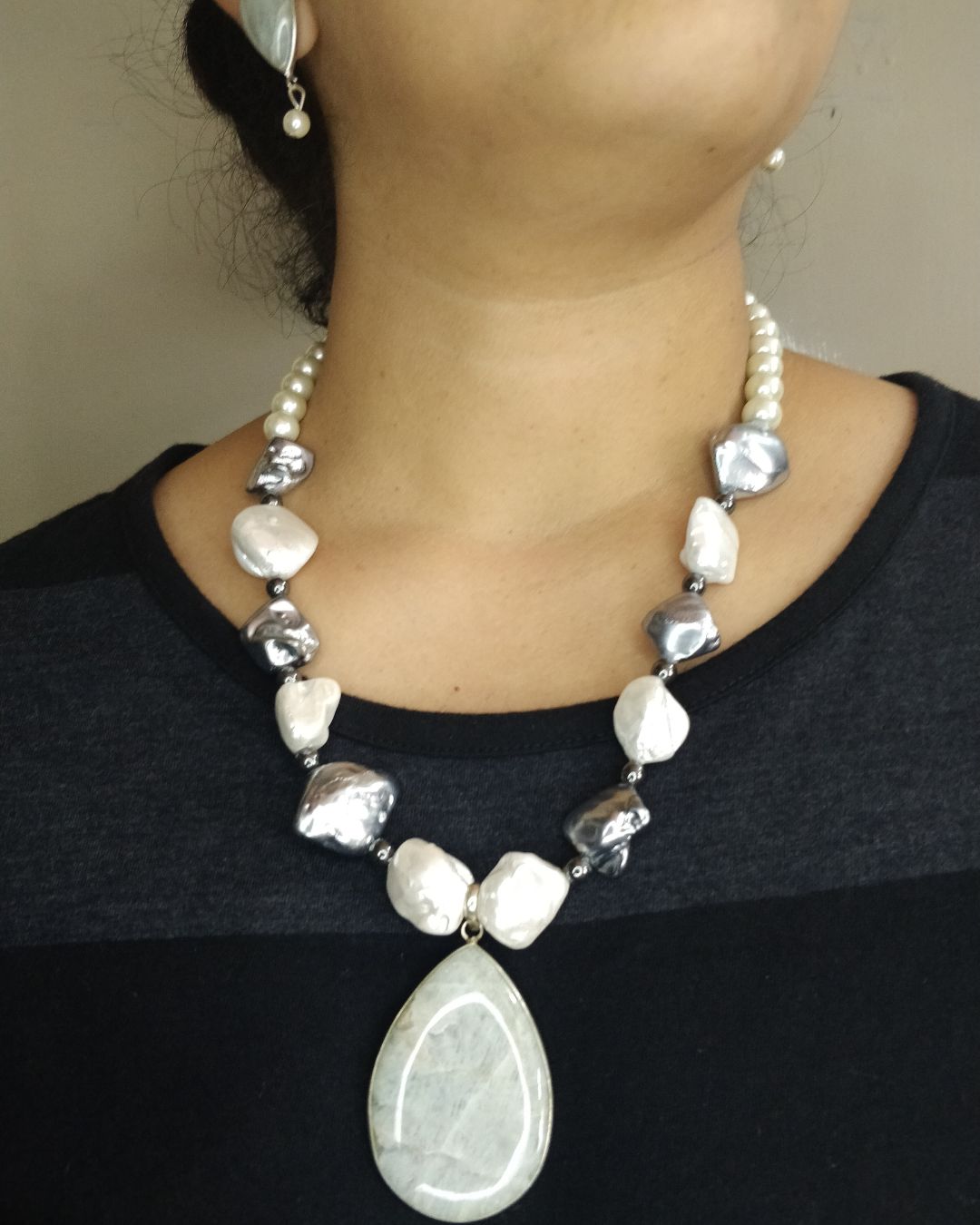 White & Grey Shell Pearl Necklace