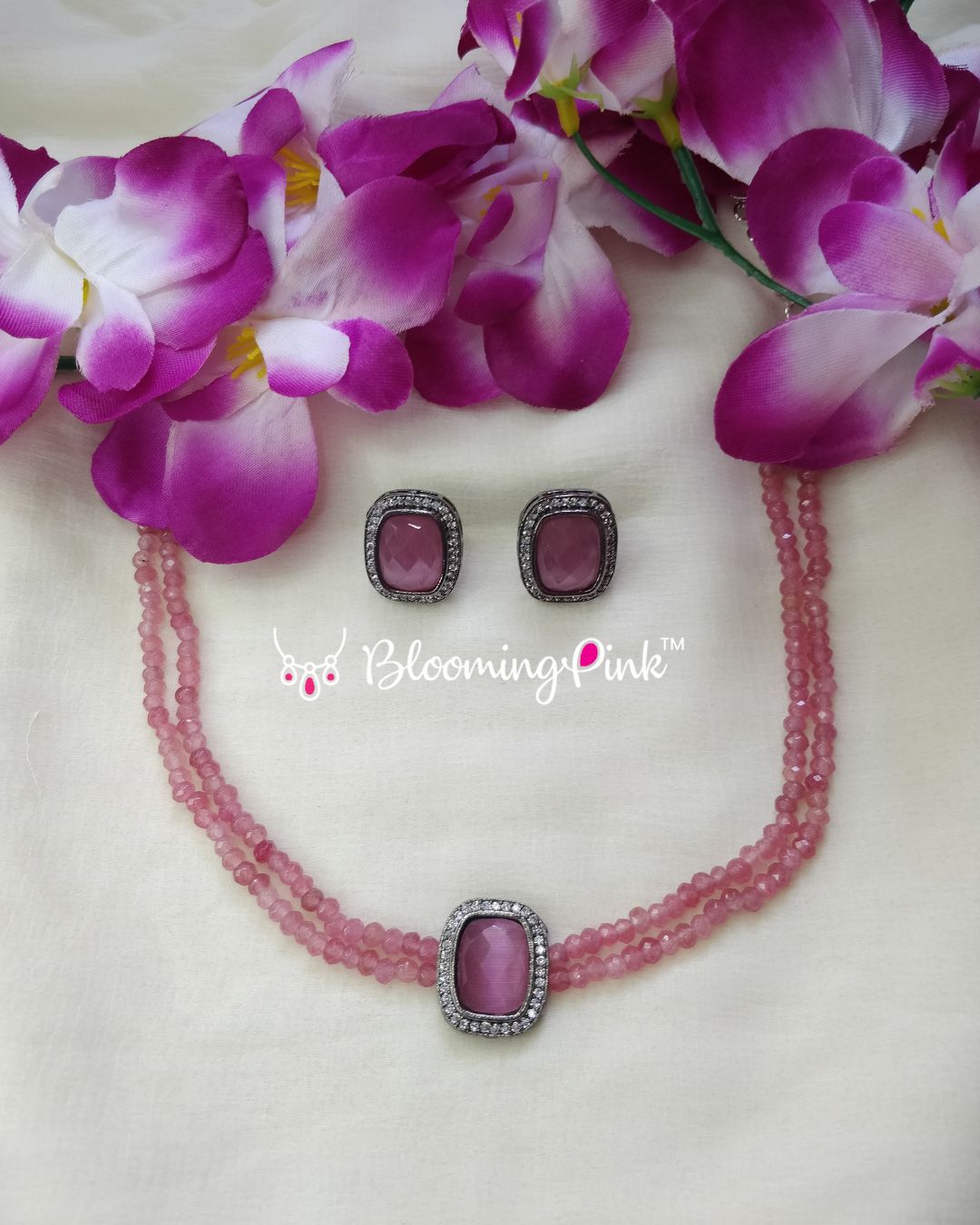 Hina Agates Short Necklace