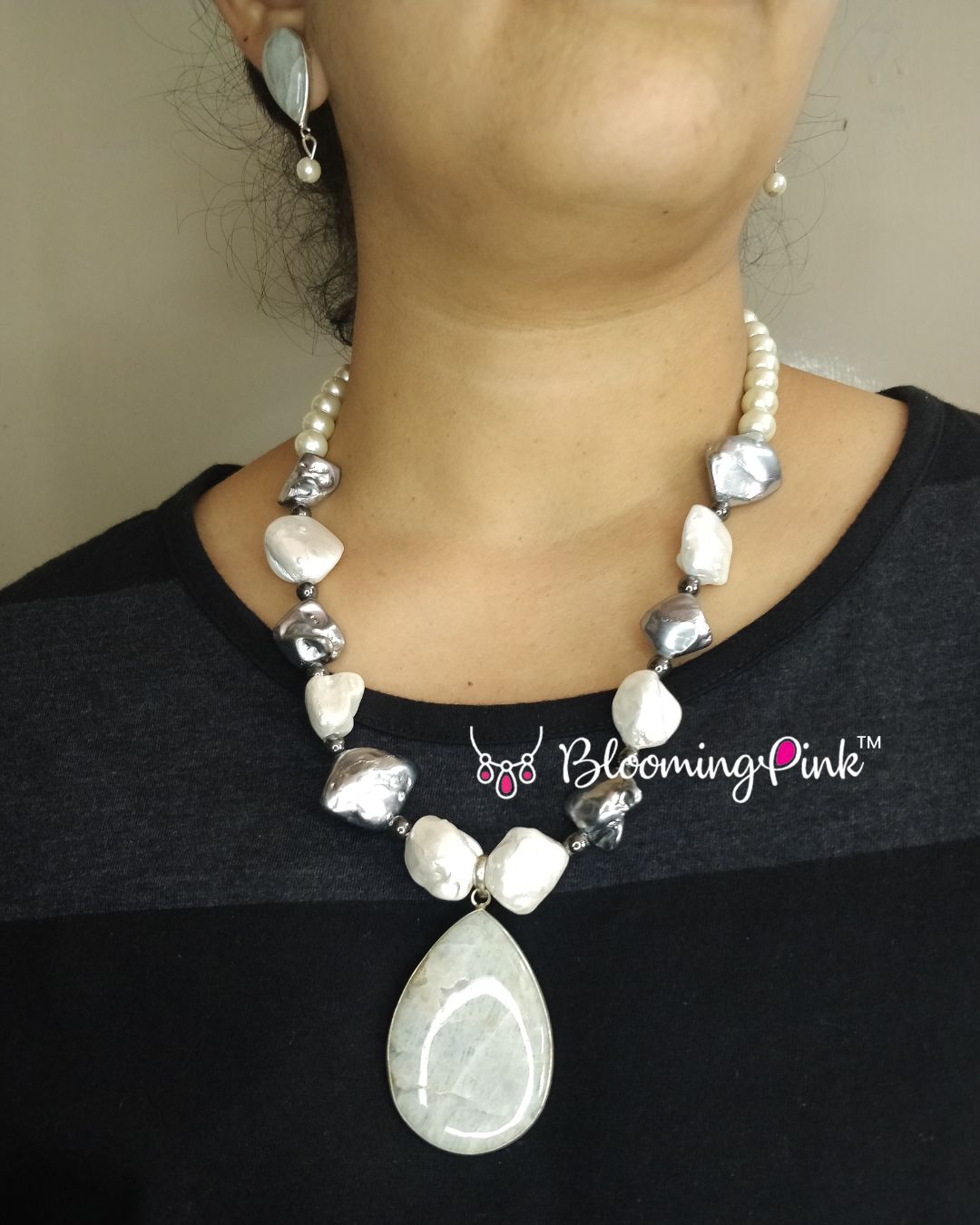 White & Grey Shell Pearl Necklace