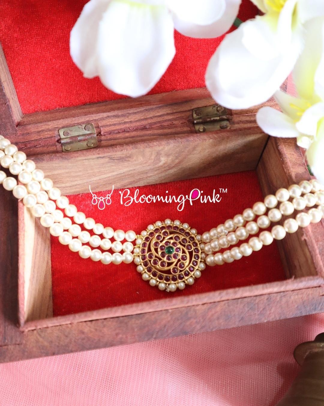 Lakshana Pearl Choker