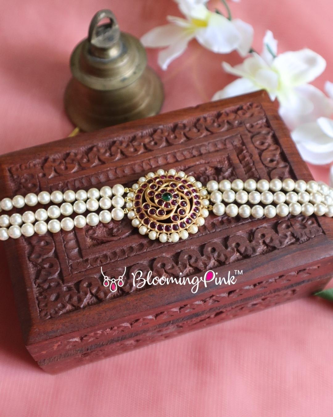 Lakshana Pearl Choker