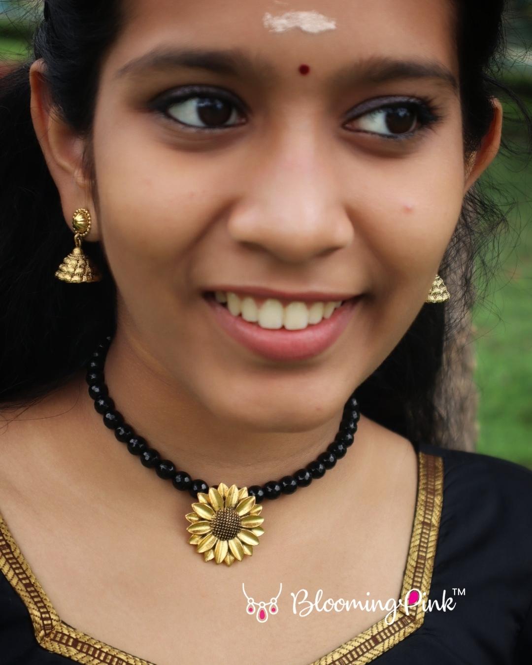 Sooryakanthi Short Necklace