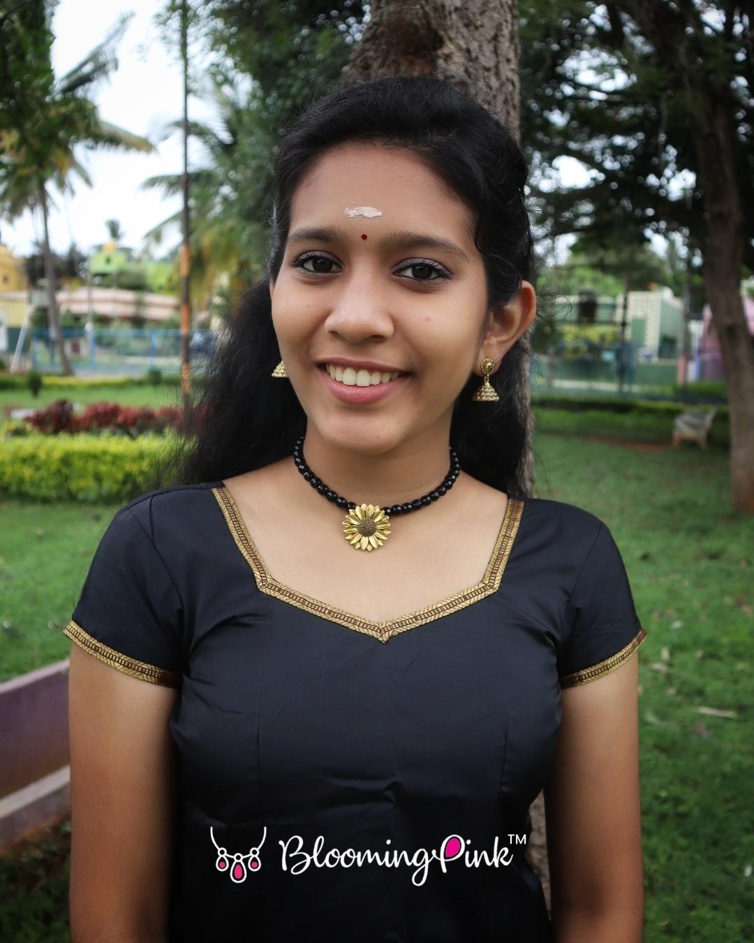 Sooryakanthi Short Necklace