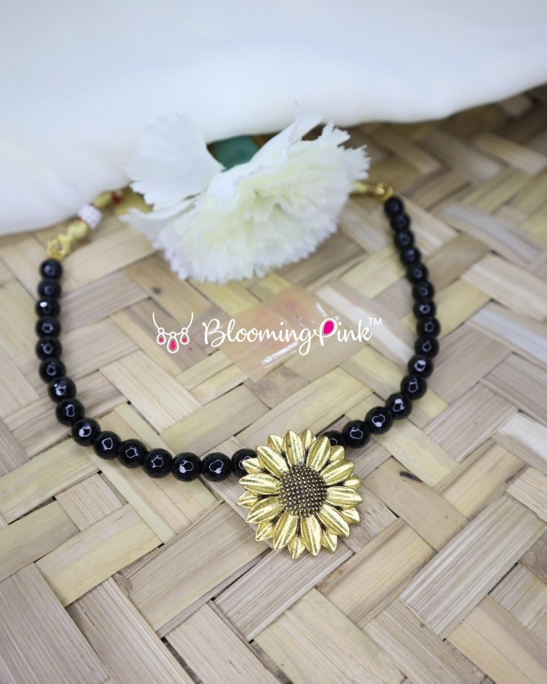 Sooryakanthi Short Necklace