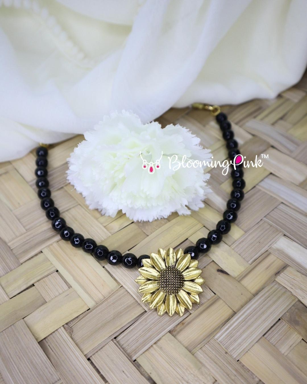Sooryakanthi Short Necklace