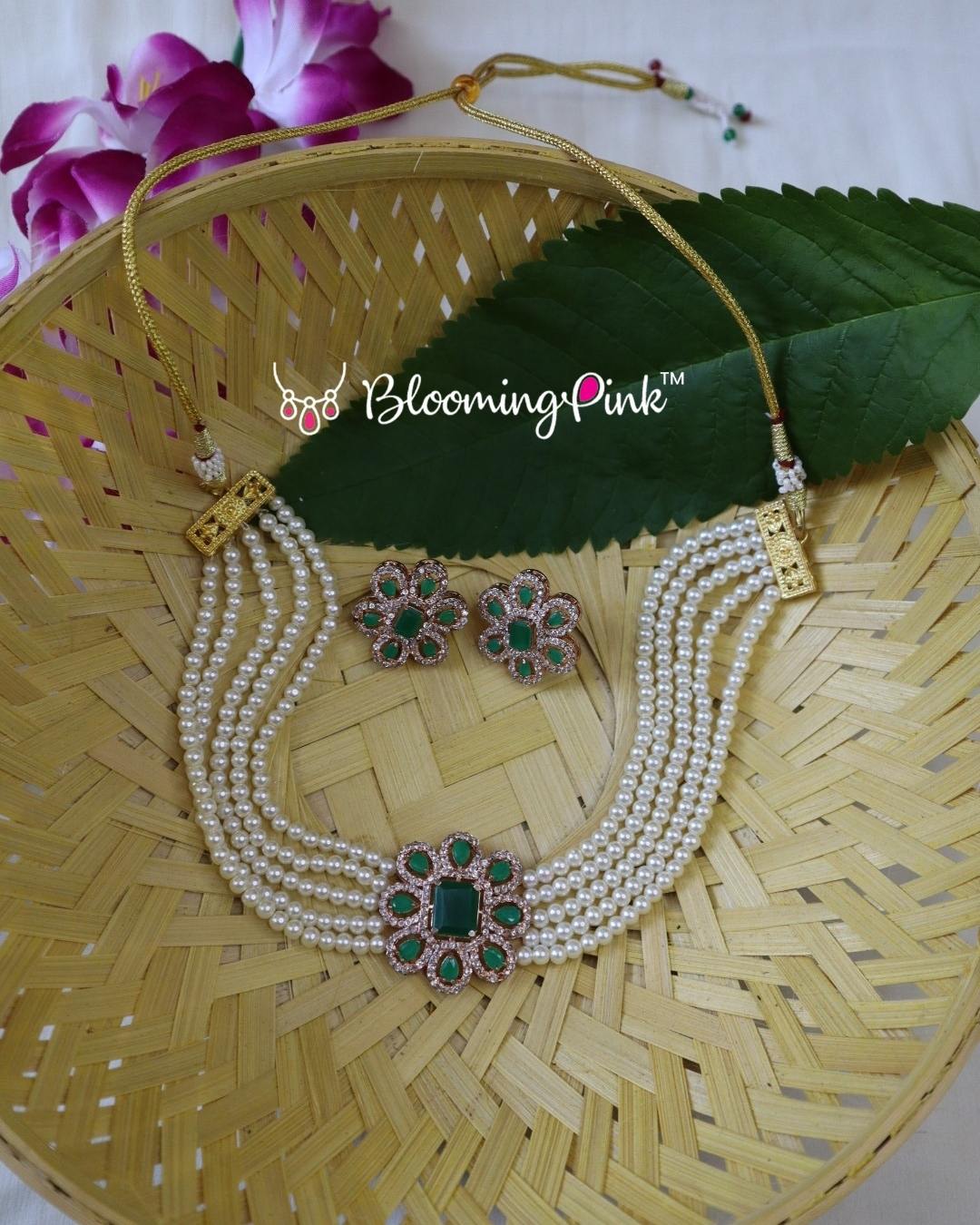 Juhi White Choker