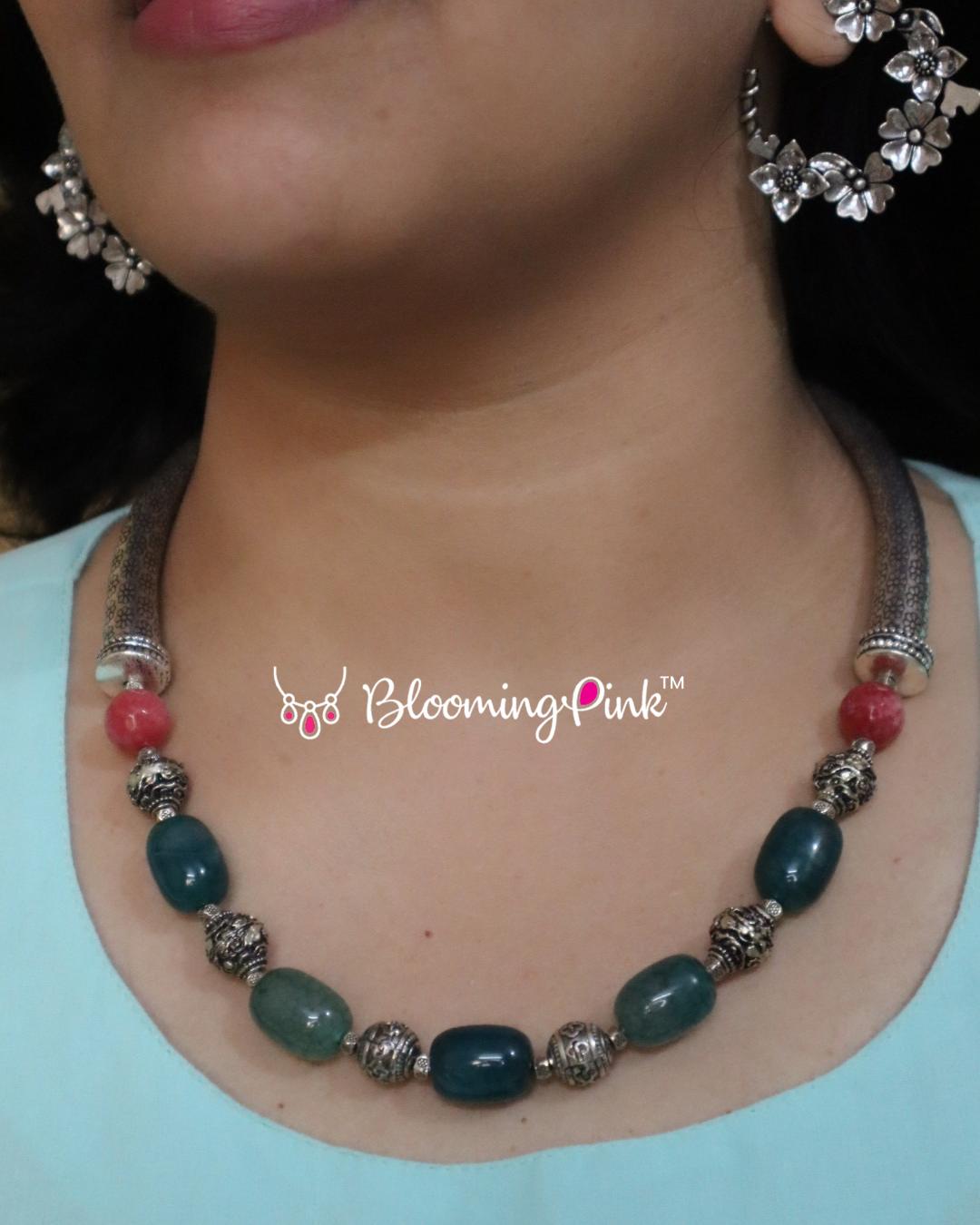 Dhithi Agates Necklace
