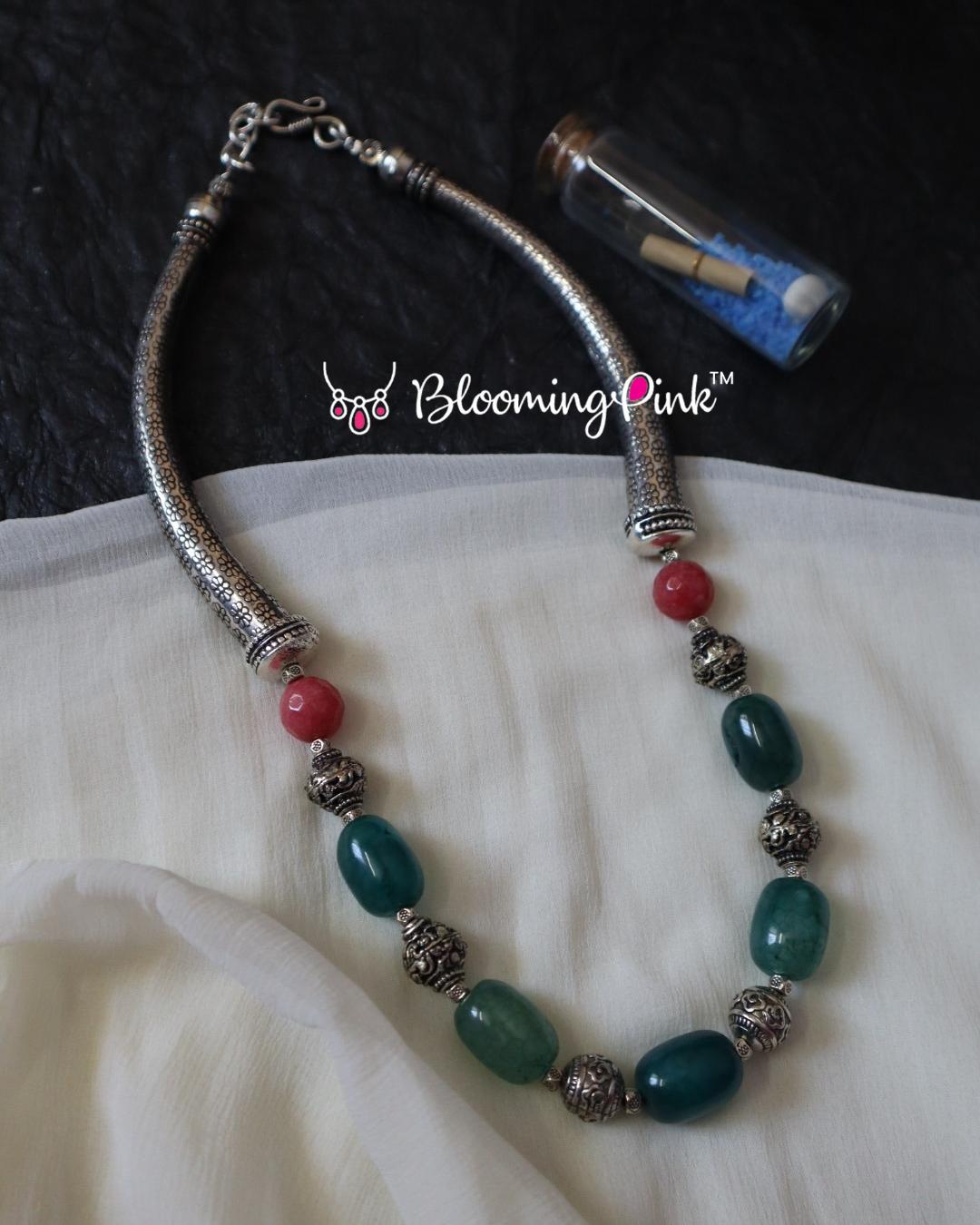 Dhithi Agates Necklace