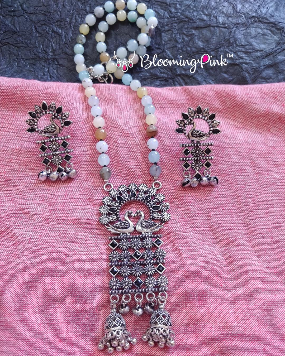 Shadow - Light Agates Necklace