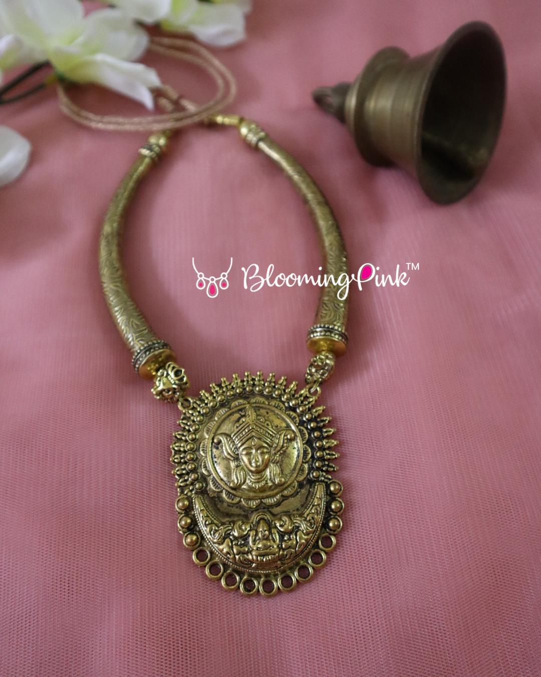 Maathangi Retro Style Necklace