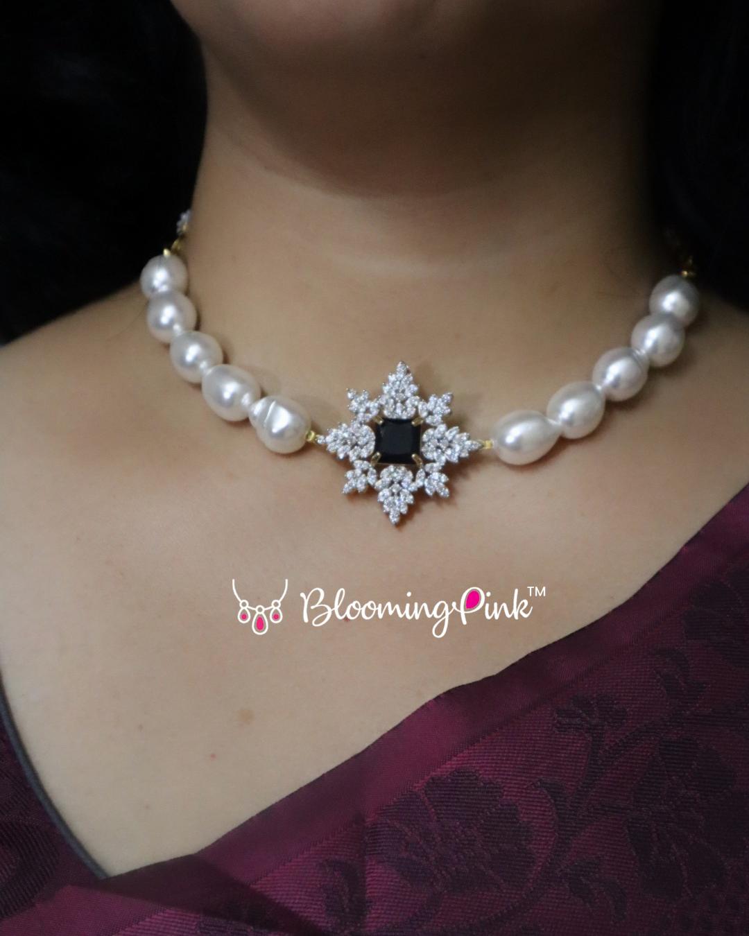 Vennila - Pearl Short Necklace