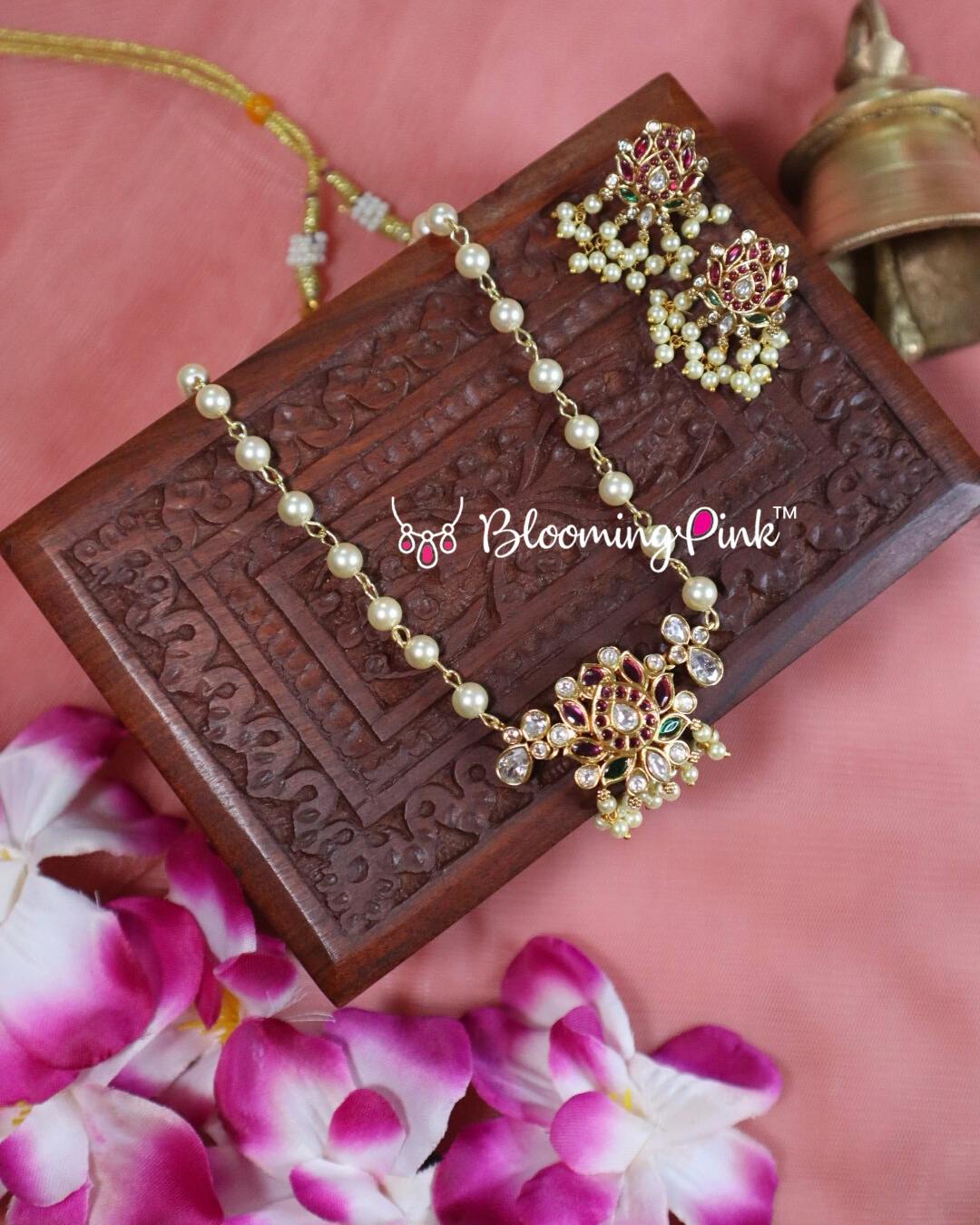 Rithu Pearl Necklace