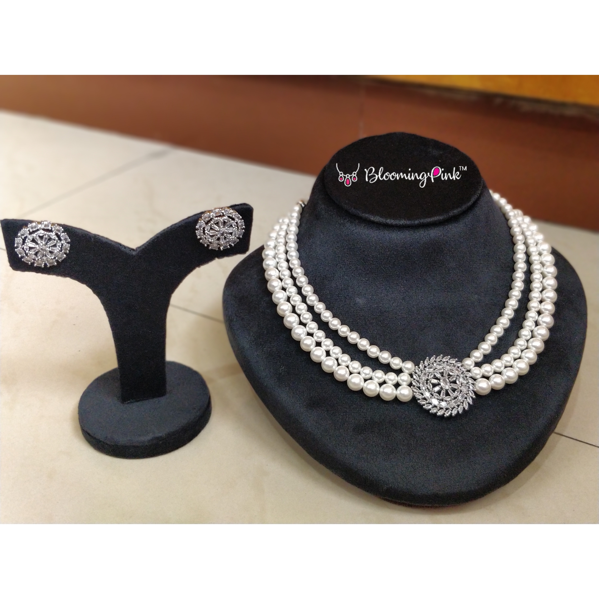 Layered Shell Pearl Necklace