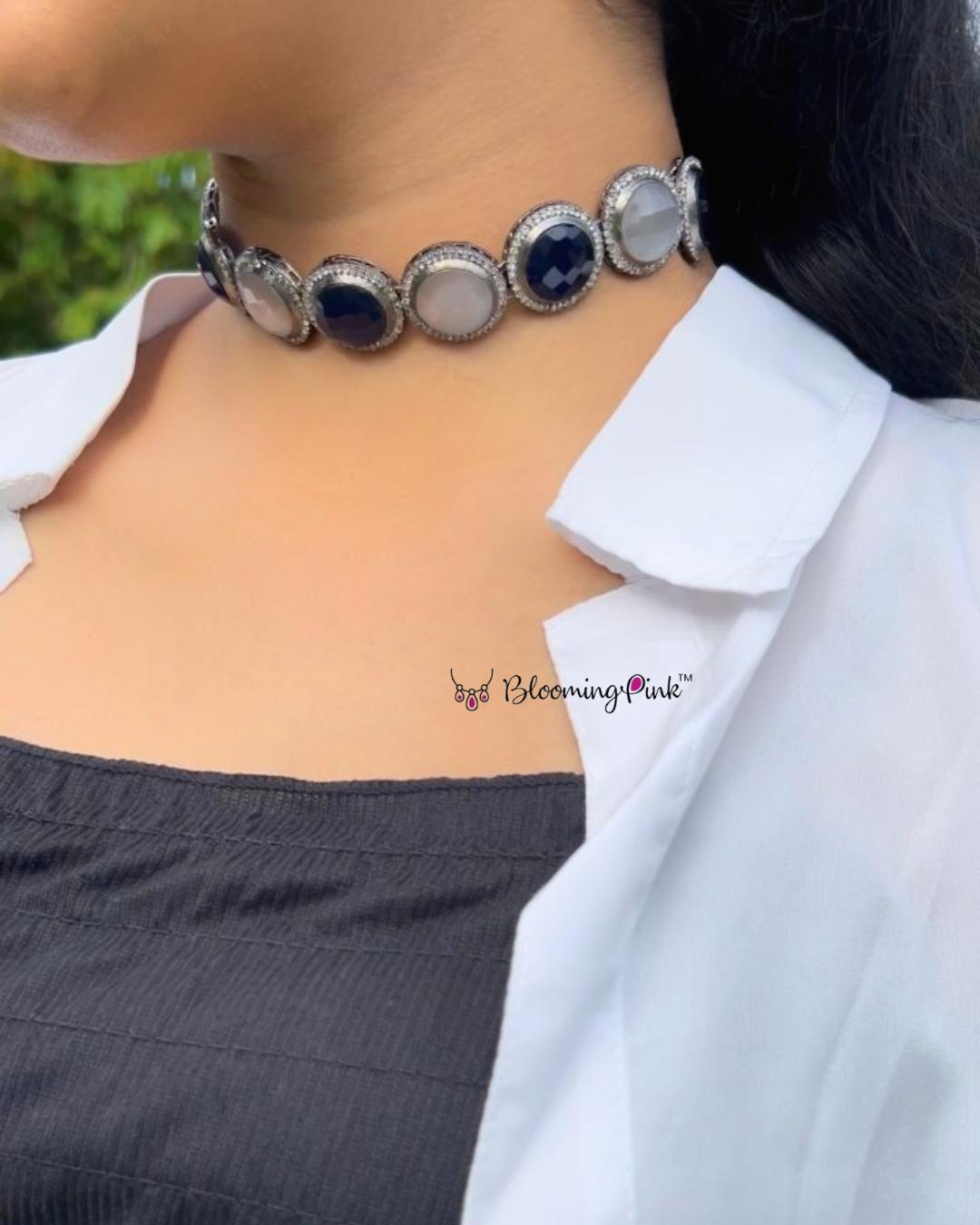 Iris Round Choker