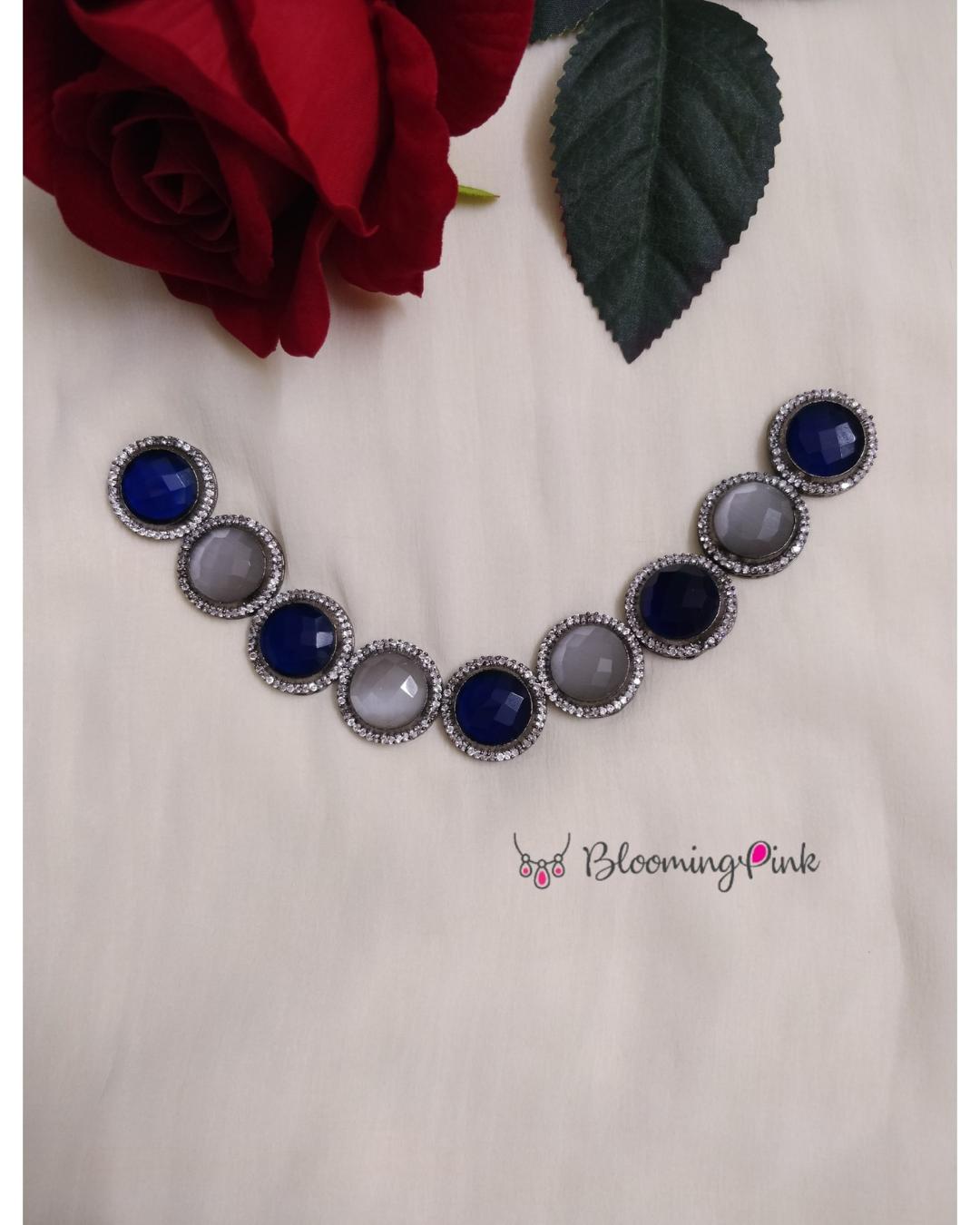 Iris Round Choker