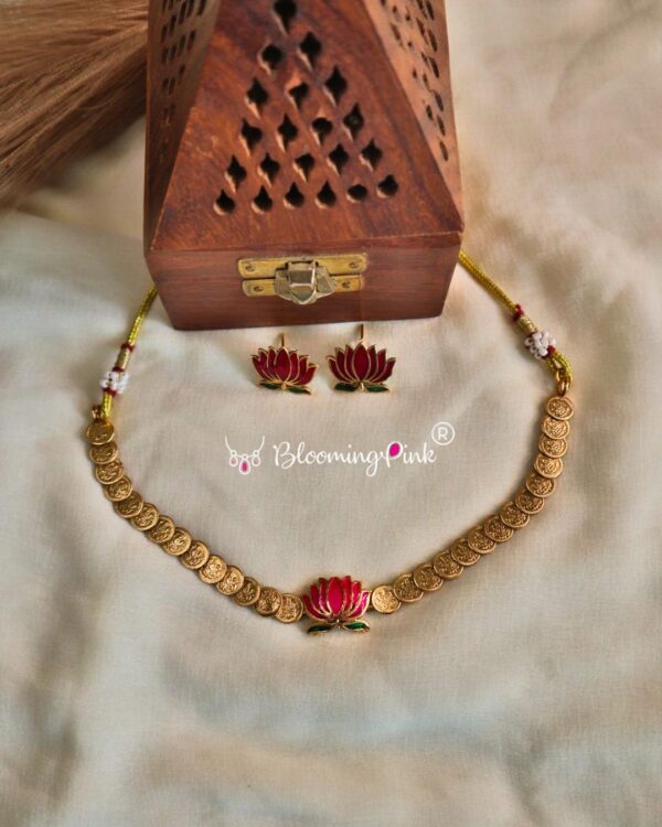 Coin Lotus Choker Set