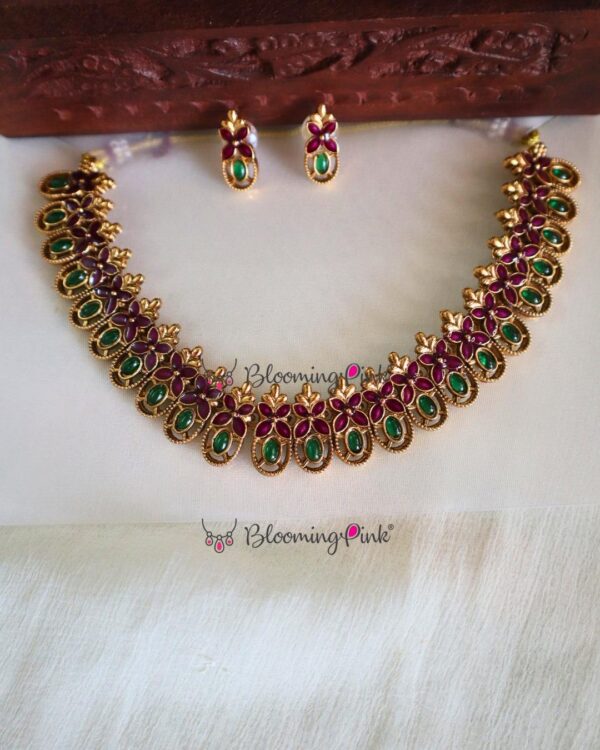 Green Oval Temple Necklace
