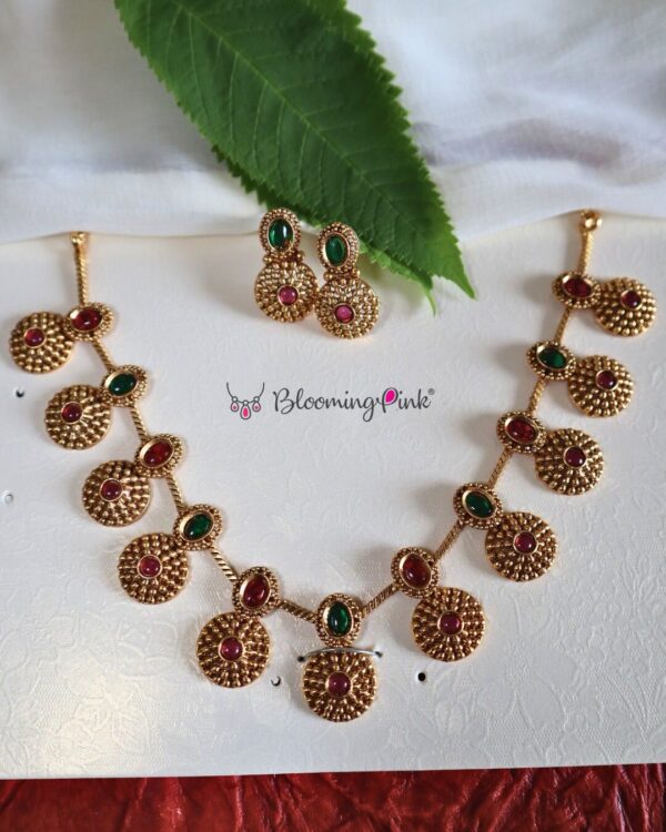 Kaanti Short Necklace