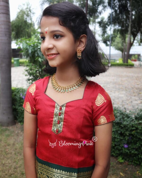 Green Paricha Short Necklace