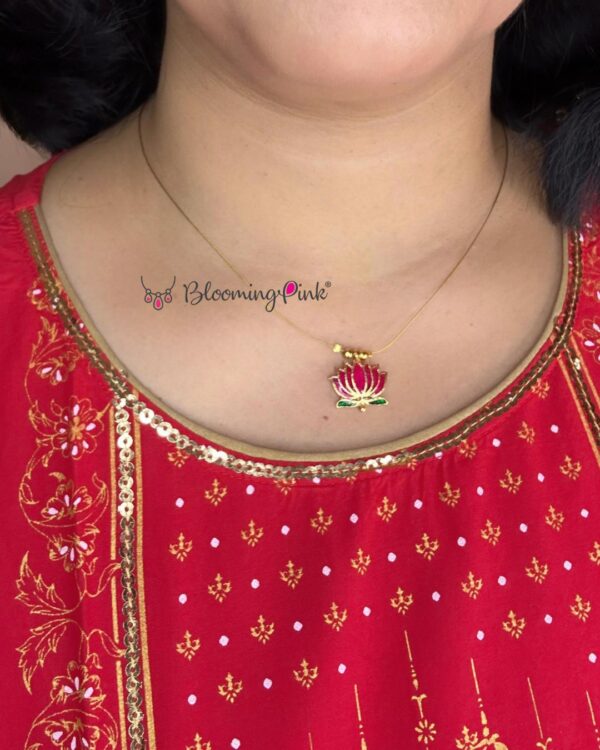Single Lotus Invisible Chain