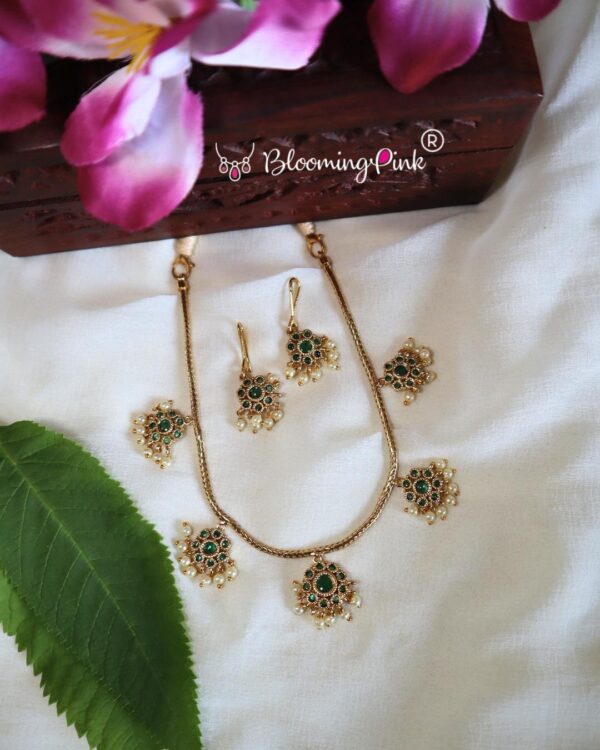Pushpam Short Necklace