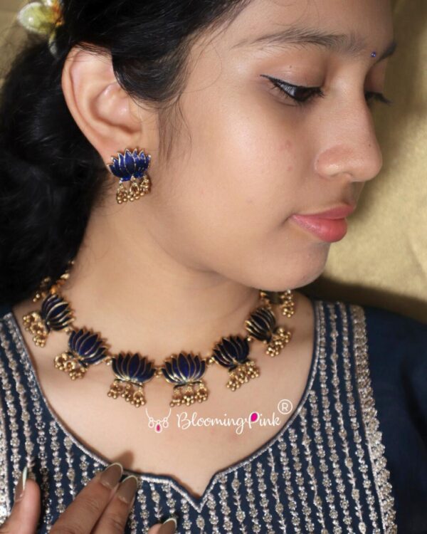 Lotus Blue, Green Necklace