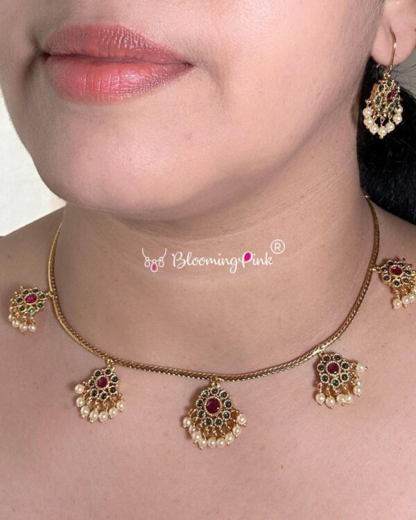 Pushpam Short Necklace