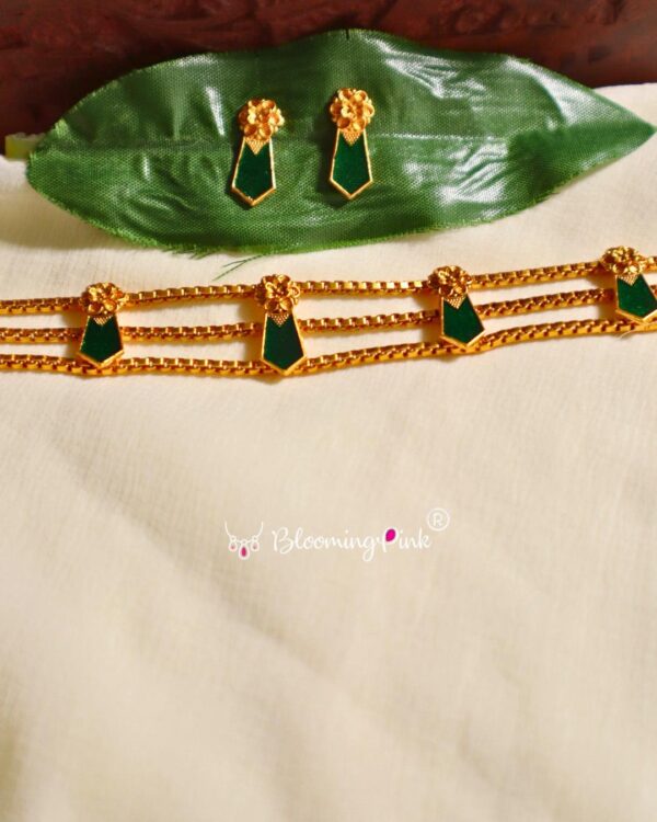 String Nagapadam Choker