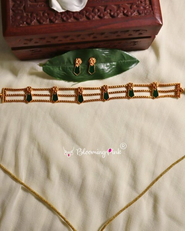 String Nagapadam Choker