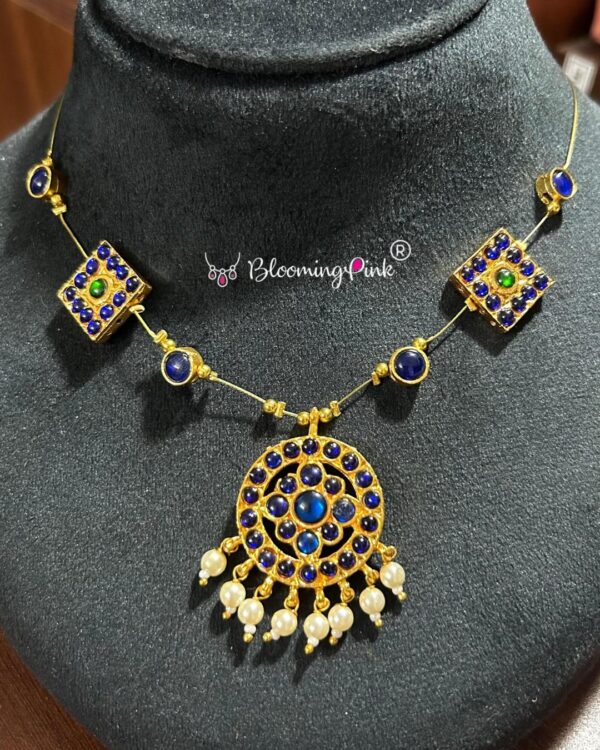 Invisible Blue Round Kemp