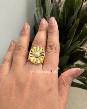 Flower Pearl Ring