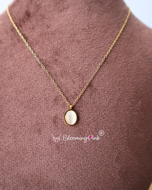 AT Simple Moonstone Chain