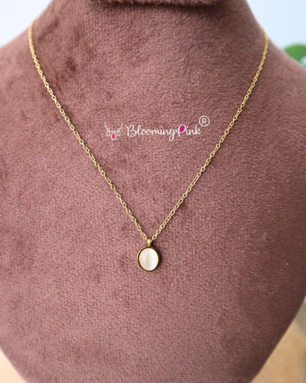 AT Simple Moonstone Chain