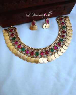 le Stone Coin Necklace