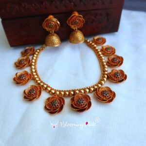 Mehendi Flower Short Necklace
