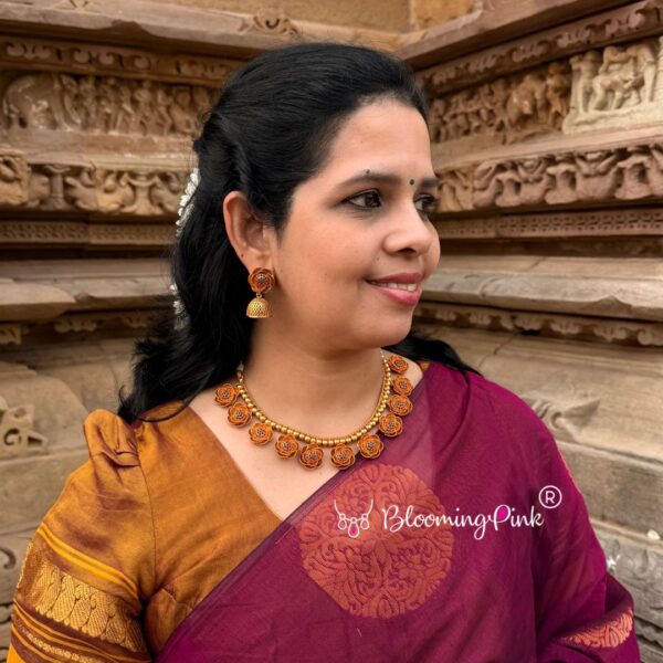 Mehendi Flower Short Necklace