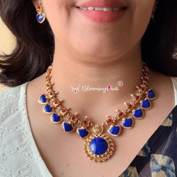 Blue Palakka Short Necklace