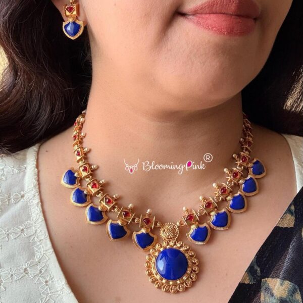 Blue Palakka Short Necklace