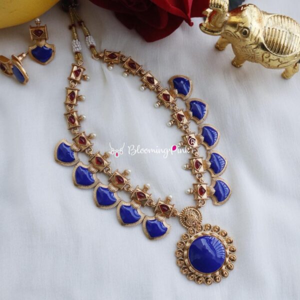 Blue Palakka Short Necklace