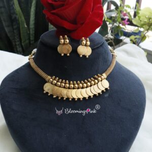 14 Adukku Kashu short necklace
