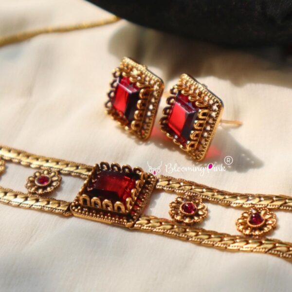 Maroon Box Choker