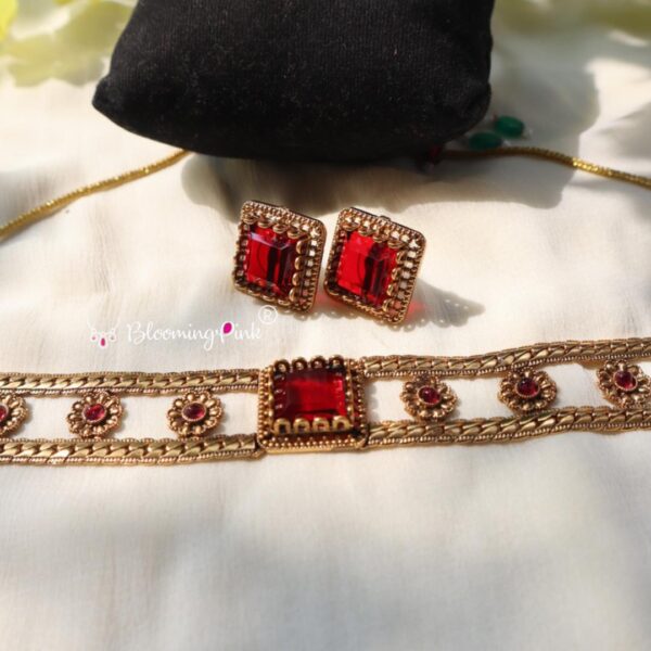 Maroon Box Choker
