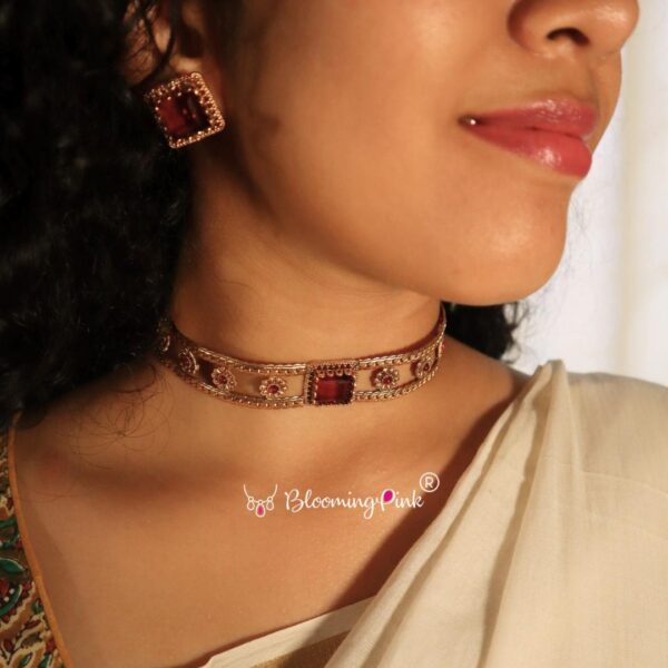Maroon Box Choker