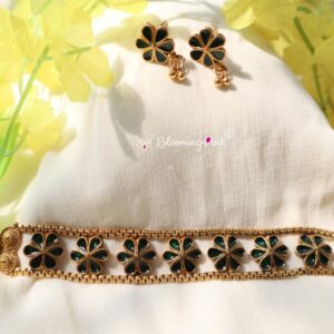 20 Green Flower Choker