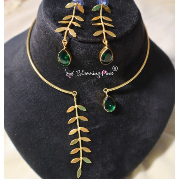 Leaves Neckcuff